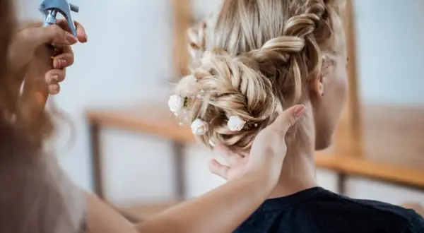 Jak użyć pianki do włosów, aby uzyskać idealną objętość i styl?