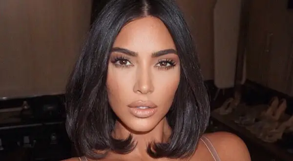 Kosmetyki Kim Kardashian: Odkryj sekrety pięknej cery i makijażu