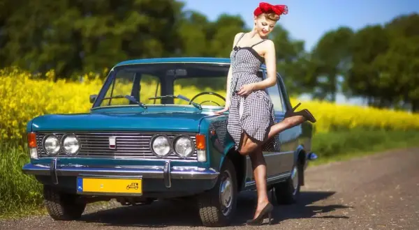 Fryzury lata 50 jak zrobić: proste kroki do eleganckiego stylu